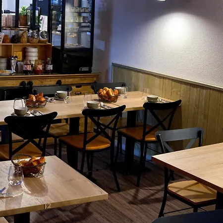 Logis Le Relais Delys Hotel